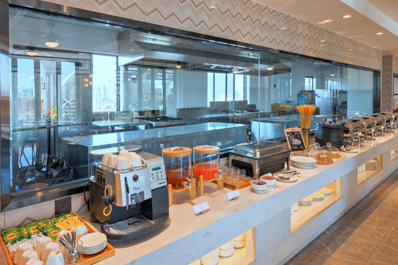 Maxx Phnom Penh Downtown By H World Hotel Exterior photo
